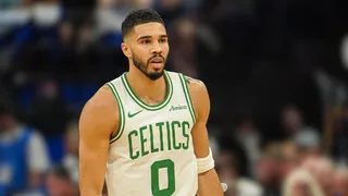 ¿Crisis de tiro? Tatum responde con una noche de 32 puntos para destrozar a los Hornets
