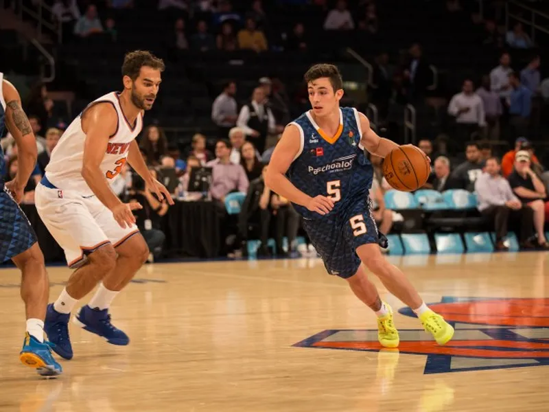 El “nuevo” Marcelinho Huertas se exhibe con un triple-doble en el Madison Square Garden