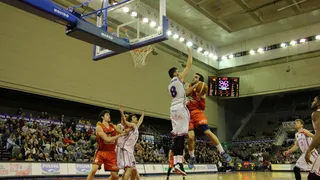 Lucentum se lleva el ‘duelo ACB’ ante Granada. Sammic bate al campeón. Marcius, MVP