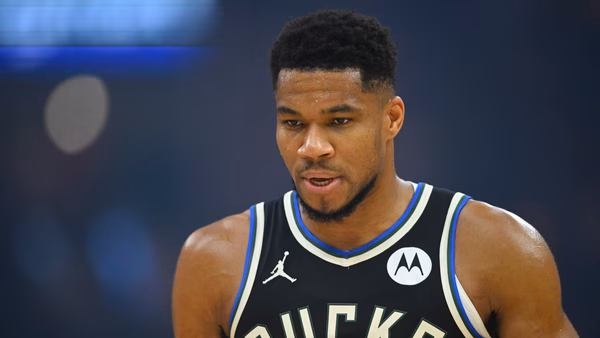 “O RENUEVA O SE VA”: El ultimátum letal que ha sentenciado el futuro de Antetokounmpo