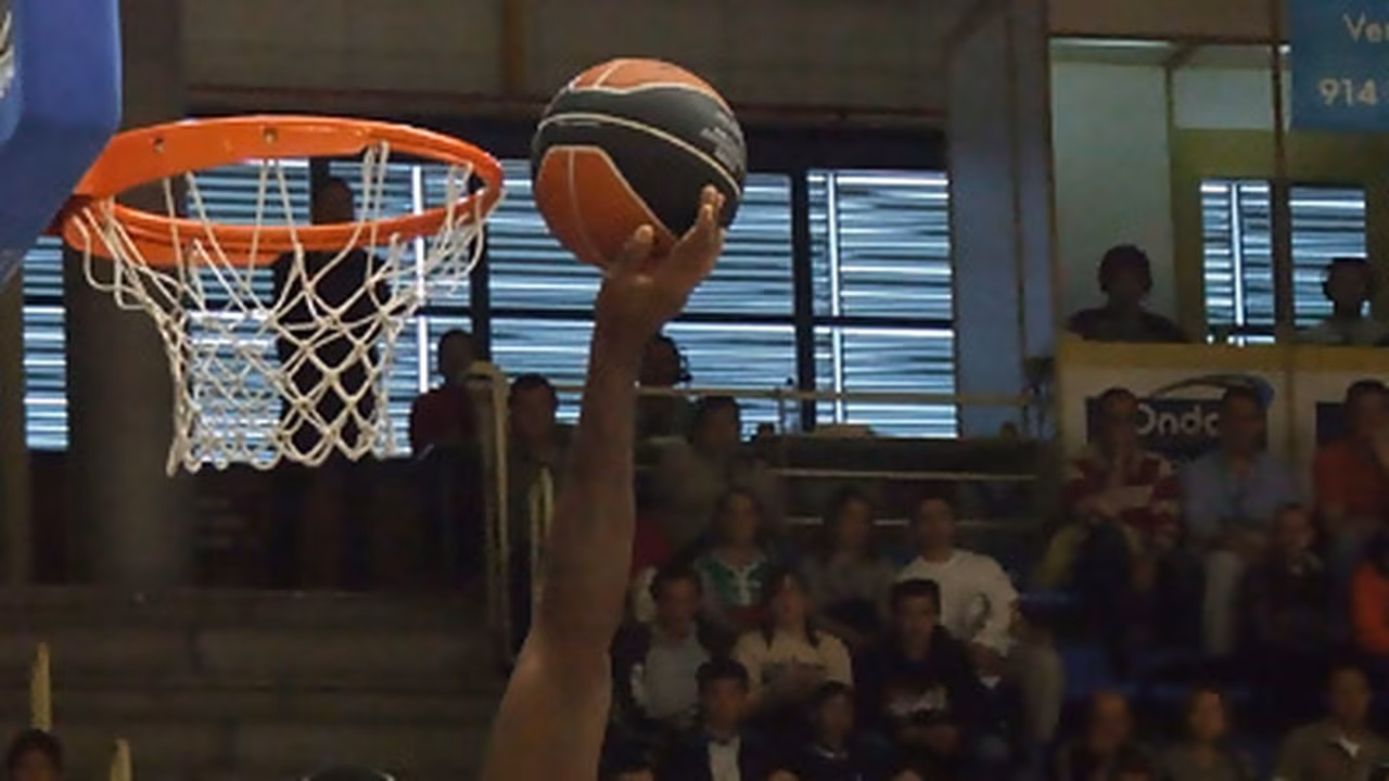 Baloncesto León critica duramente a Paolo Quinteros y contrata a Kevin Thompson