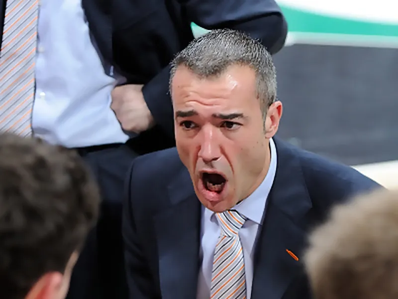 Paco Olmos, destituido como entrenador de Valencia Basket; Chechu Mulero se hace cargo del equipo