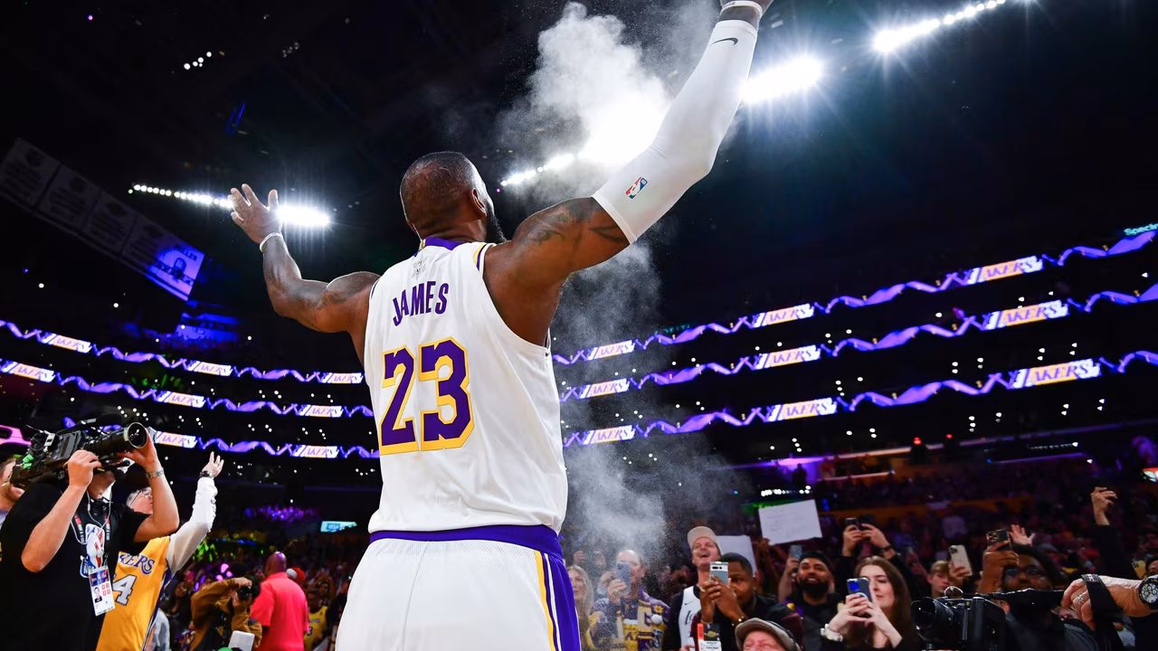 LeBron James puede lograr otro récord: ganar 500 millones de dólares como jugador