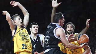 Pasión contra oficio. Bizkaia Bilbao Basket gana, pero Gran Canaria 2014 acaricia el playoff
