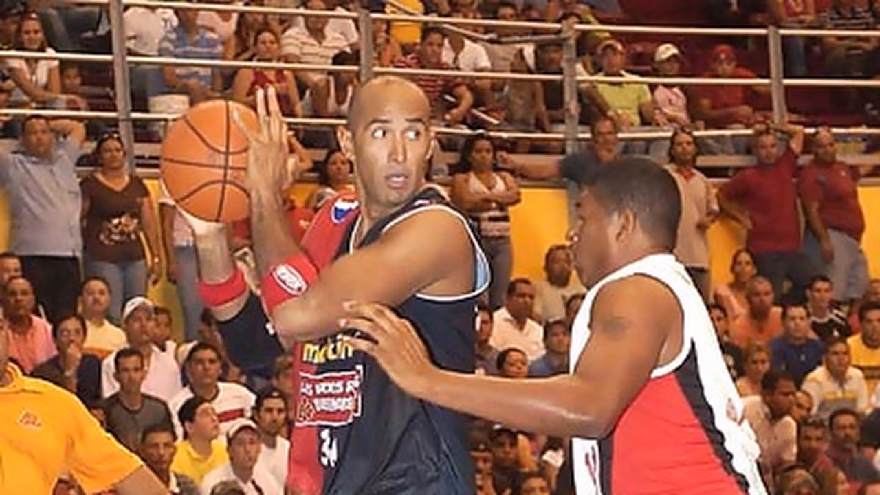Pablo Machado cierra la plantilla de Torrevieja