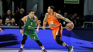 El orgullo taronja tiene premio en Málaga (83-85)