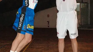 Palencia consigue la renovación de Forcada