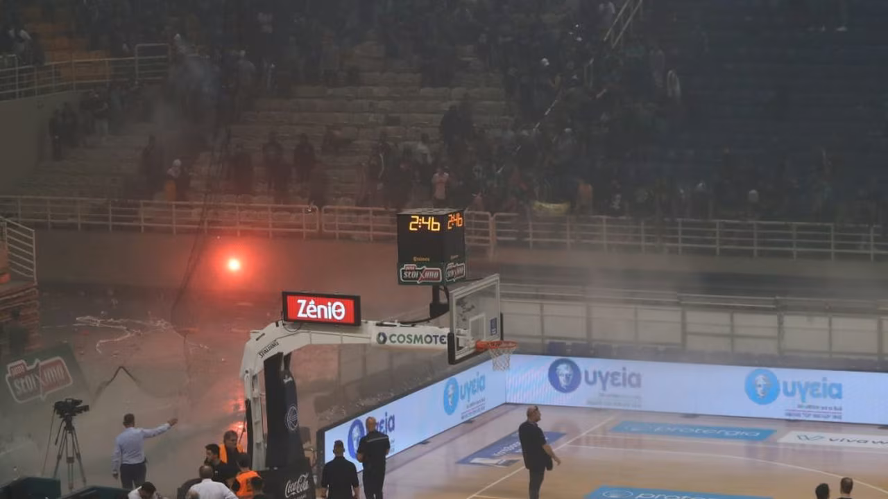 Batalla campal en Atenas: Giannis fue evacuado
