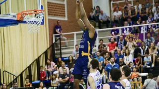 Burgos asalta Lugo en la prórroga y está a un paso de la final; Oviedo iguala su serie