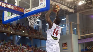 Victoria con trasfondo de las lesiones de Ricky y Rudy (79-57)