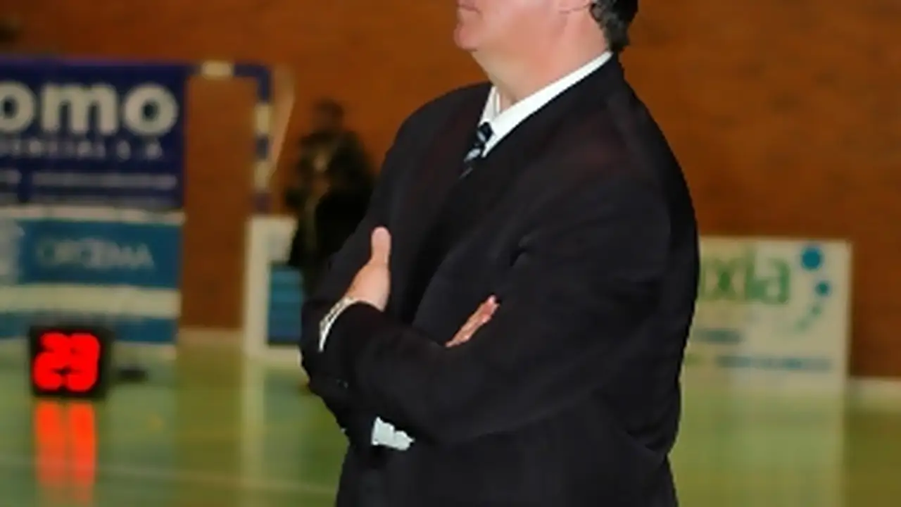 Un ilustre como Quino Salvo, nuevo entrenador de Peixefresco Marín de liga EBA