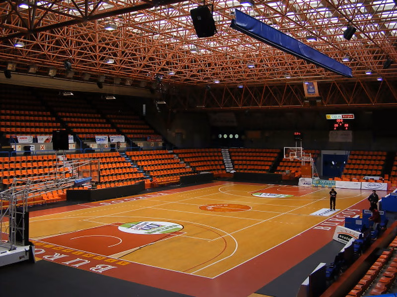 Burgos presenta la ampliación de su pabellón; Lucentum, casi desahuciado