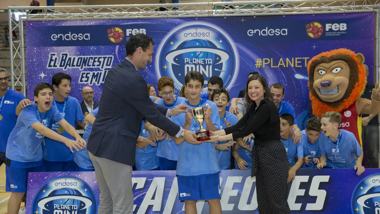 Cataluña en chicas y Canarias en chicos, campeones de España Mini 2017
