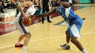 Velickovic, a una asistencia del triple-doble. Justin Carter, mate del año