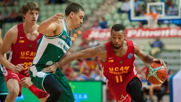 Bamforth enseña el camino de la victoria al Sassari frente a UCAM Murcia