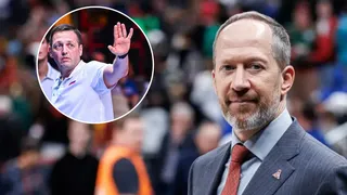 ¡La historia del verano! El presidente destituye al entrenador y se pone él