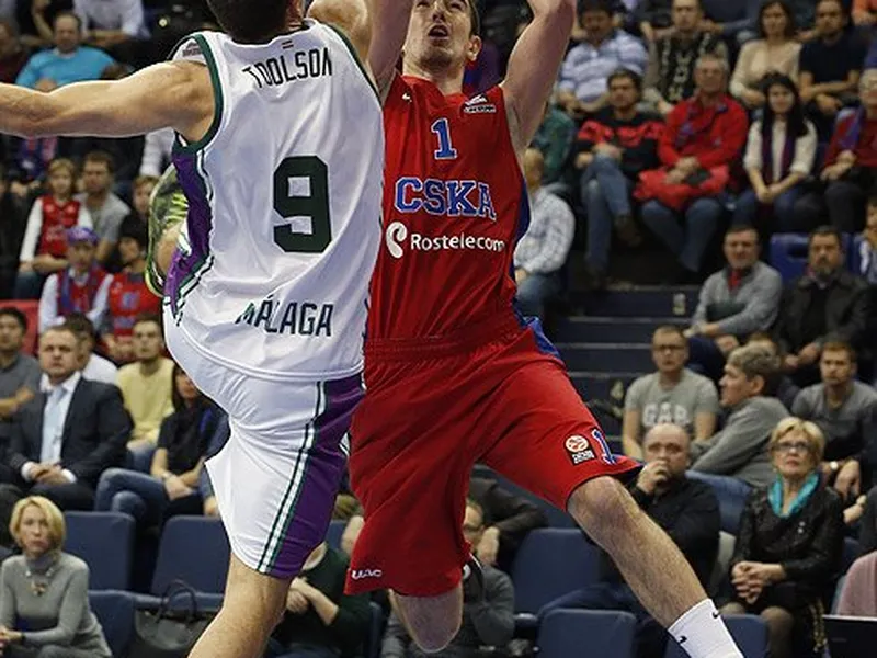 De Colo mantiene invicto al CSKA tras un final de infarto en el Carpena (75-76)