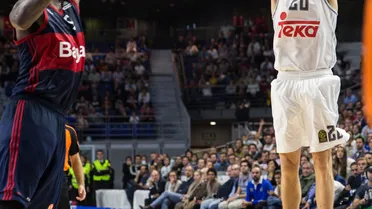 Un triple de Carroll evita que el let’s get physical del Bayern reine (101-99)