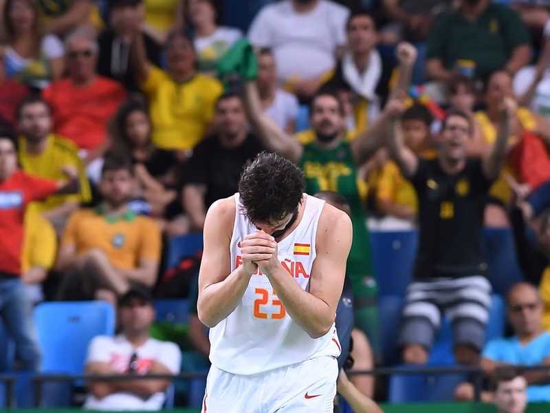 Una España y un Gasol para olvidar se meten en la boca del lobo (65-66)