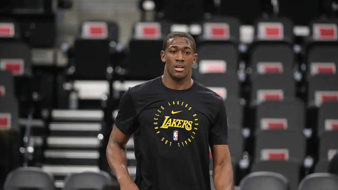 Los Knicks sorprenden: dos ex Lakers en la pelea por un puesto… ¿Quién se queda fuera?