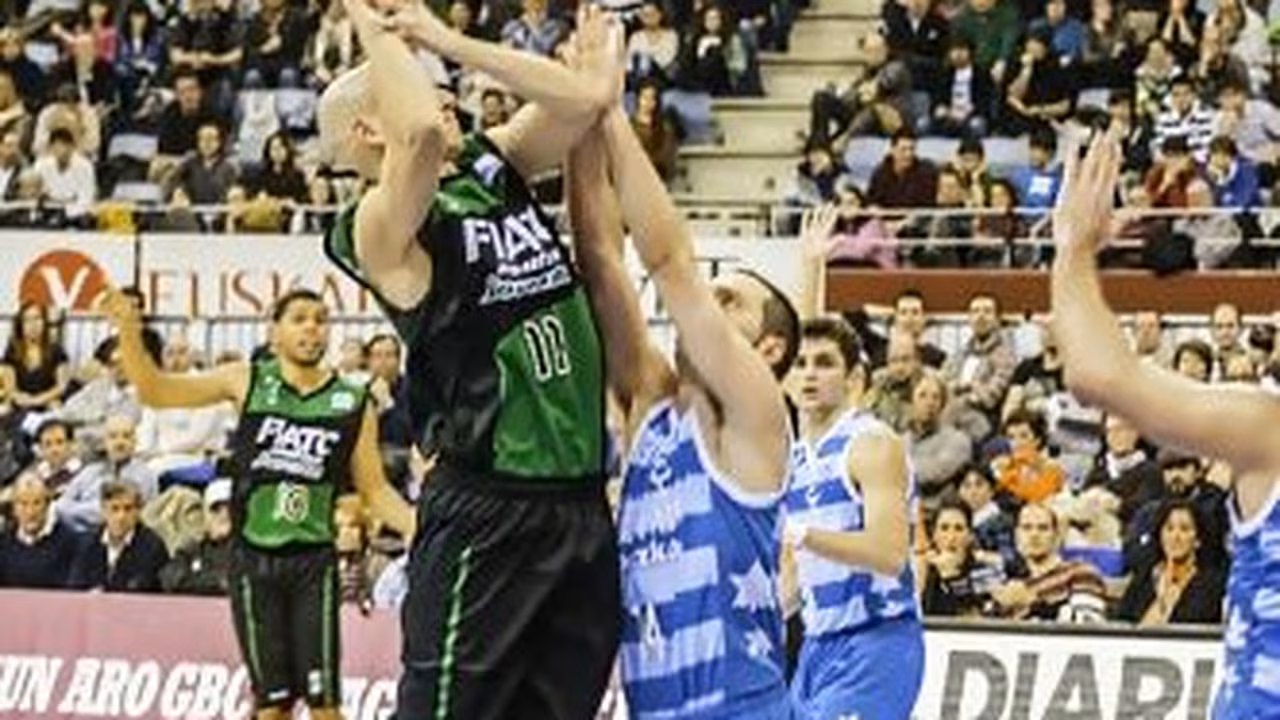La Penya se lleva una victoria sin brillo de San Sebastian (67-73)