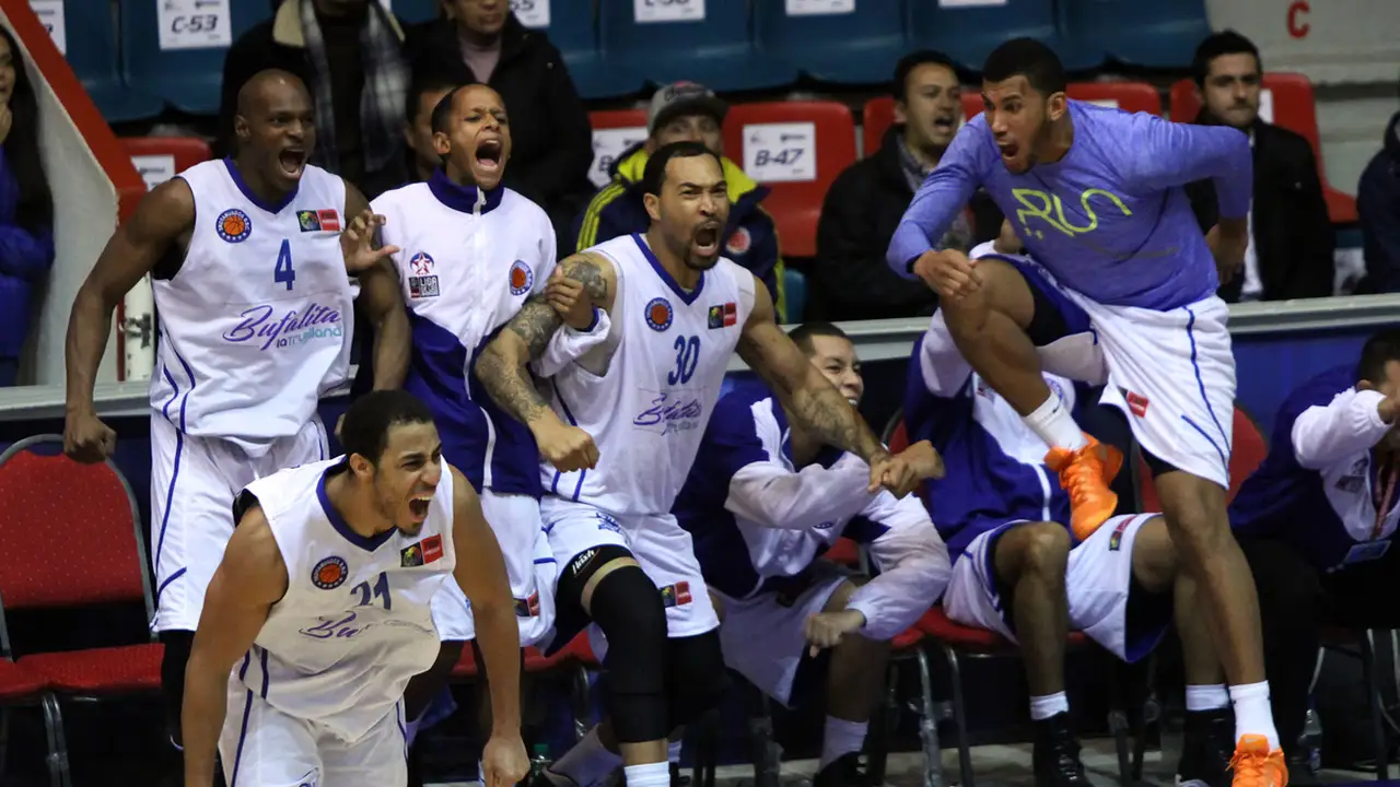 Latinoamérica: Atenas manda, All Star en México y cuartos finales y pelea en Argentina