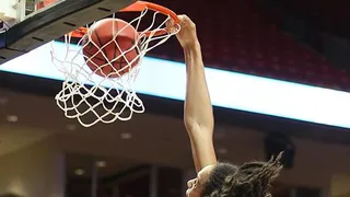 Impresionante mate de la jugadora Brittney Griner