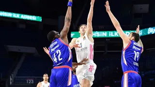 El Real Madrid se sobrepone a las dificultades para ganar un feo partido (65-73)