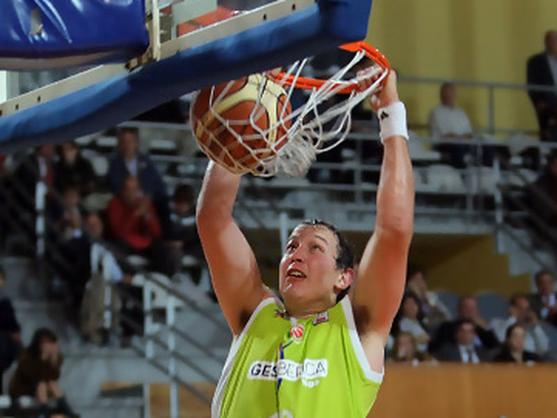 Tim Frost reforzará el juego interior de Melilla Baloncesto