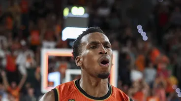 Valencia Basket gana 93-104 en Par&iacute;s con 25 puntos de TJ Shorts ante su exequipo