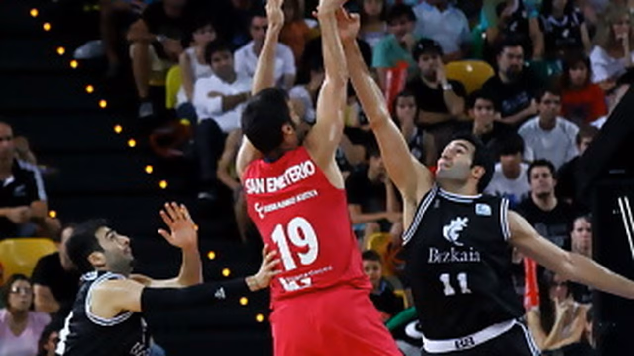 Fernando San Emeterio se redime con un tiro ganador sobre la bocina en Miribilla