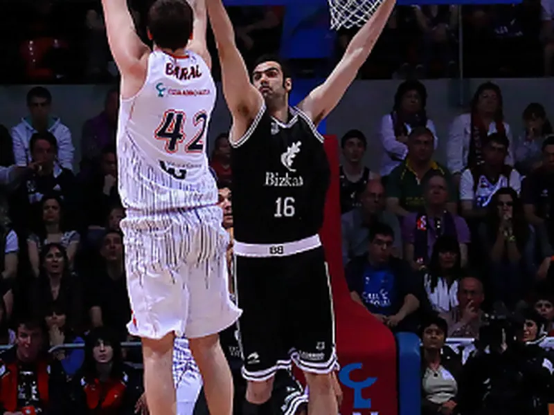 Caja Laboral saca su mejor versión para cerrar el derbi por la vía rápida (89-75)