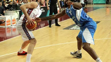 Velickovic, a una asistencia del triple-doble. Justin Carter, mate del año