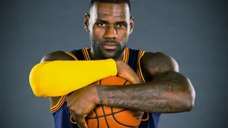 Histórico contrato para LeBron James: Firma de por vida con Nike