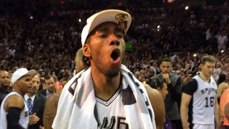 La locura sonrió a Houston; Leonard, de mejor defensor a recital ofensivo (32 puntos)