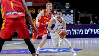 Israel remonta 18 puntos de la mano de Tamir Blatt (95-87)