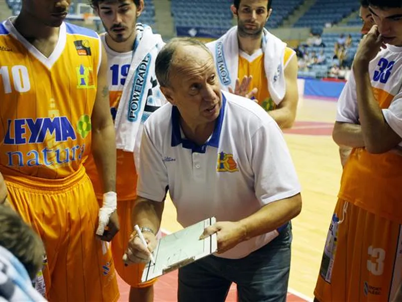Tito Díaz sigue al frente de Leyma Basquet Coruña