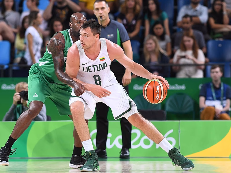 Jonas Maciulis y Mantas Kalnietis señalan el camino de Lituania (89-80)