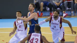 España mejora sus prestaciones y supera con claridad a Venezuela (91-55)