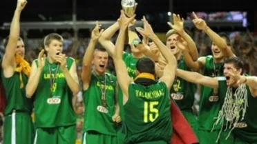 La dinastía lituana, con Jonas Valanciunas al frente (36 puntos) acaba su ciclo como campeona del mundo sub19 ante Serbia (67-85). La Rusia de Kulagin completó el podio