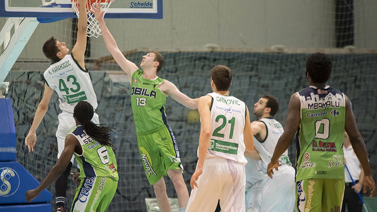Clínicas Rincón fuerza el quinto. Araberri ya espera en la final