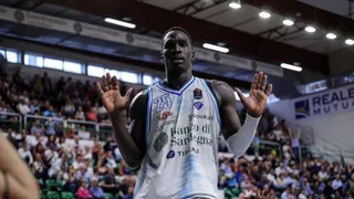 Baskonia busca un 5 y se fija en este joven de Dinamo Sassari