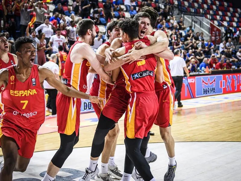 Europeo U20M (1/4): España elimina a Turquía en un final de infarto (69-70)