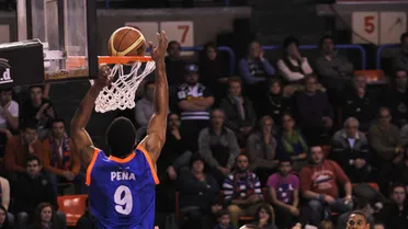 Coruña conquista El Plantío y aleja al Burgos de la Copa. COB vence el duelo de colistas