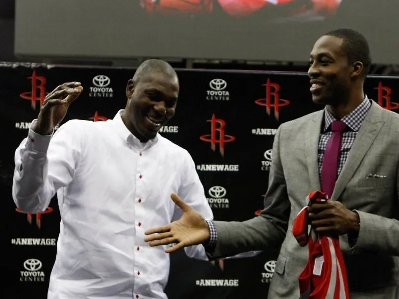 Houston le da una cura de humildad a San Antonio y Aldridge acaba con Dallas