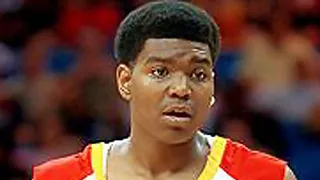 ‘Socks, el niño gigante que fichó Phil Jackson