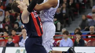 FIATC Joventut saca una merecida victoria del Buesa Arena ante la cara B del Caja Laboral (66-68)