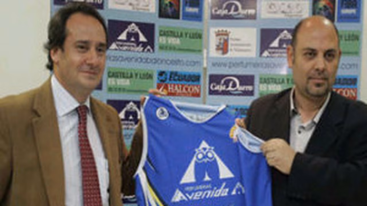 Lucas Mondelo entrenará al Perfumerías Avenida. De su mano llega la ex-NCAA Amaya Gastaminza. Ros Casares confirma a Marta Fernández
