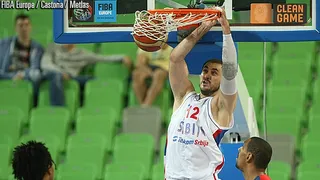 Letonia pierde una oportunidad de oro. Francia cae hasta el 3º puesto y Serbia, líder