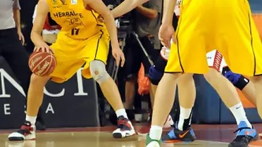 El Herbalife Gran Canaria remonta 16 puntos ante un Assignia Manresa colapsado (64-80)